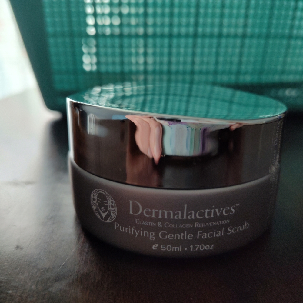 Silver and Gray Exfoliating Cleanser